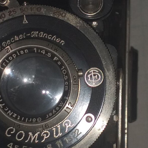 Balda camera used with Meyer Gorlitz Trioplan 105mm lens and leather case