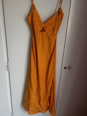 Bershka dress size L orange like new with adjustable straps