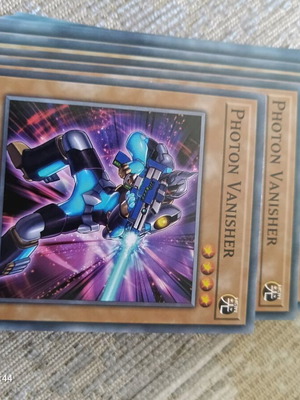 Yu-Gi-Oh Photon Vanisher card like new