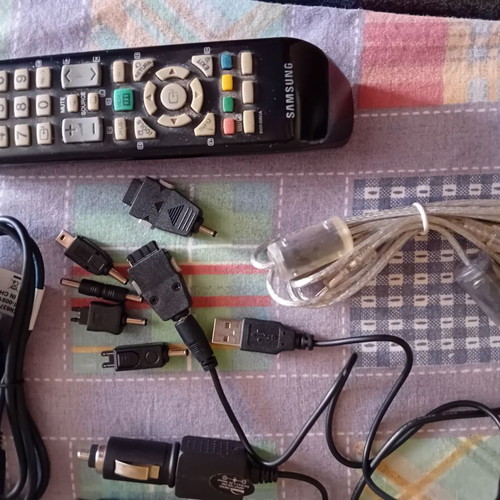 Chargers and accessories like new, pack with cables and old phones