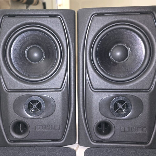 Mission M73 bookshelf speakers like new