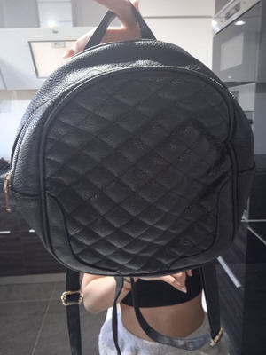 Τσάντα πλάτης μικρή μαύρη σαν καινούργιο