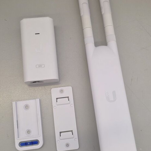 Ubiquiti UniFi UAP-AC-M Access Point