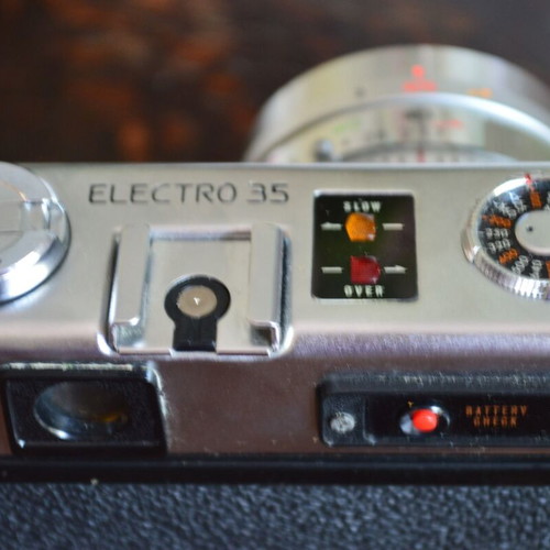 Yashica GSN Electro 35 Film Rangefinder Camera like new
