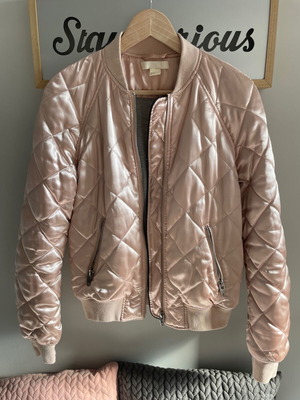 Μπουφάν καπιτονέ bomber H&M μεταχειρισμένο, ροζ απαλό, μέγεθος S