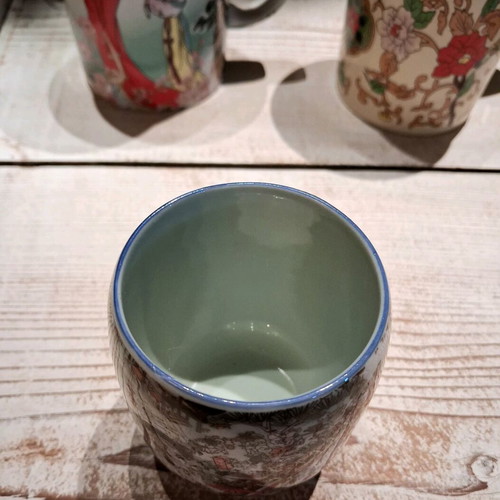 Vintage Chinese porcelain set new with collectible cups and filter