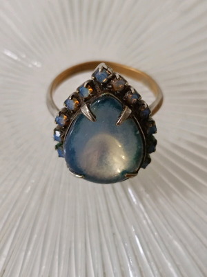 Vintage opaline and rhinestone ring gold metal used