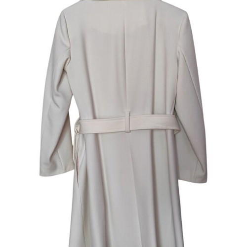 Lynne white mid-length coat like new, size 38, special collar