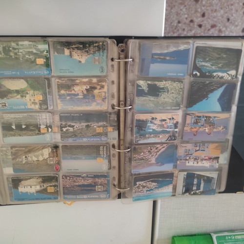 Phone Card Album like new with 100 cards of various themes