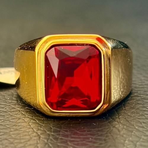 Golden Crimson Signet Ring new, red faceted crystal, 316L stainless steel