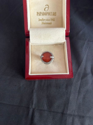 Silver 925 vintage ring with burgundy stone like new