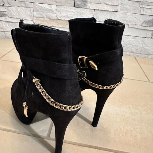 Heels with buckle velvet like new, 12cm heel size 38