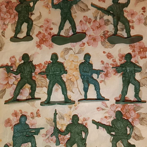 Plastic Military Figures like new, 160+ large scale 1:24