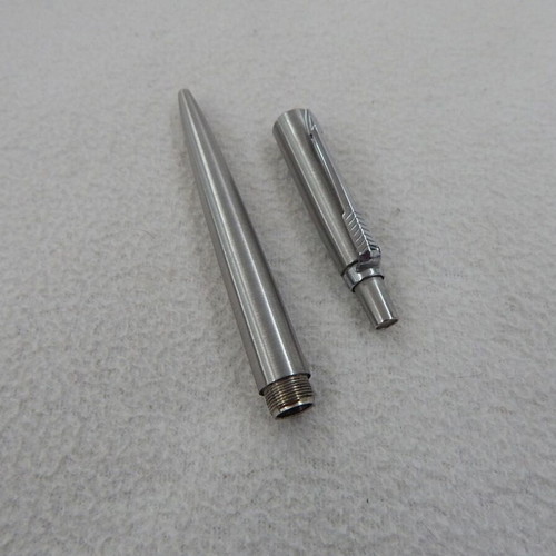 Parker metal pen used with case