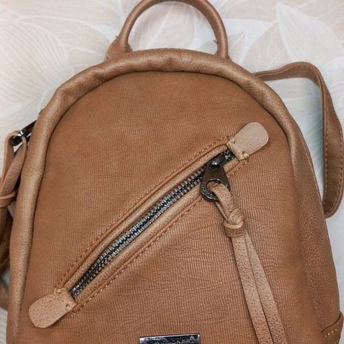 Women’s faux leather backpack like new, brown