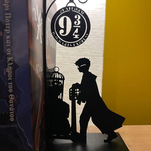 Harry Potter 9 3/4 Bookstand new, magical decorative