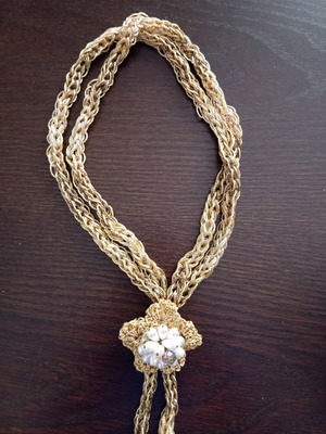 Handmade knitted vintage necklace gold like new with adjustable size