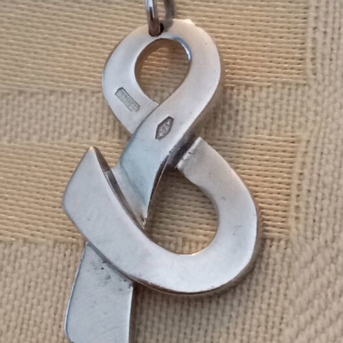 Very Gavello white gold pendant 9k used, treble clef design