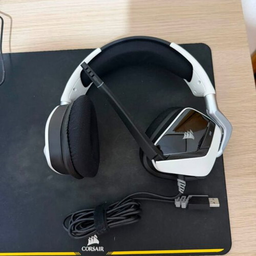 Corsair gaming headphones in excellent condition