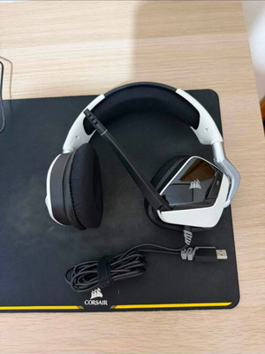 Corsair gaming headphones in excellent condition