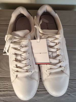 Tommy Hilfiger TH Plate GRN Court Sneaker white size 41 like new