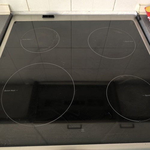 Zanussi ZCV65320XA electric stove used, bought October 2023