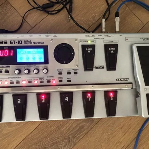 Boss GT-10 guitar processor like new with soft case