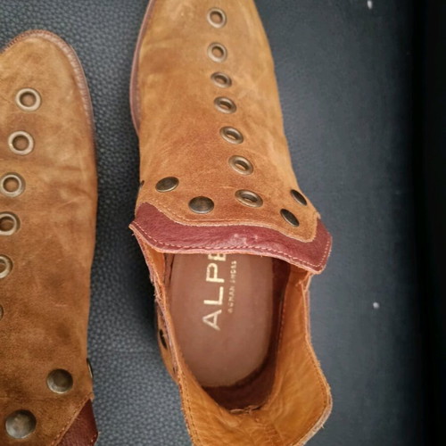 Alpe Suede Brown Ankle Boots like new with studs No.38