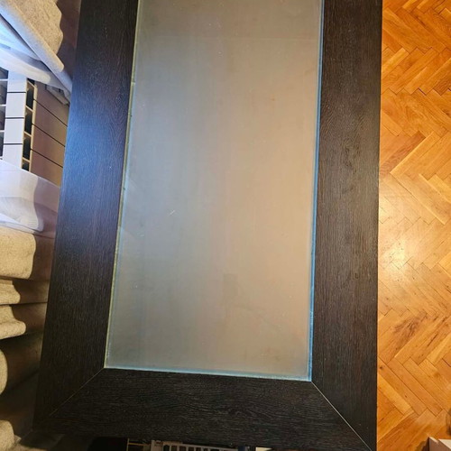 Dining table like new, solid wood with elegant design