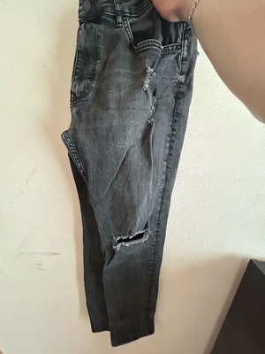 Bershka black denim pants like new with rips
