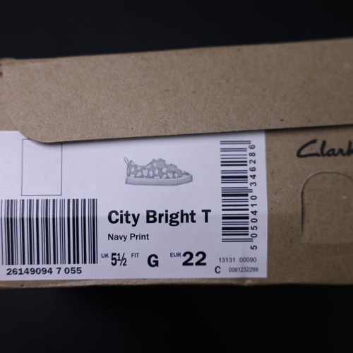 Clarks City Bright T toddler shoes size 22 like new with box