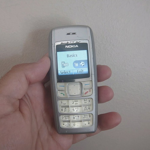 Nokia 1600 used, works normally with battery without charger
