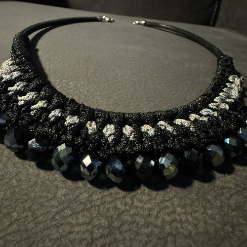 Necklace with thread and beads, black and grey
