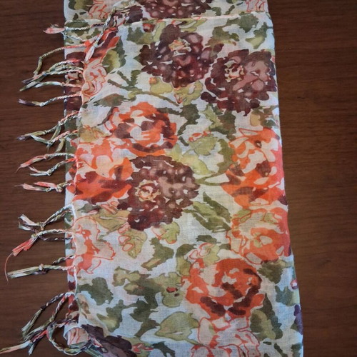 Scarf like new, lightweight floral pattern with fringes