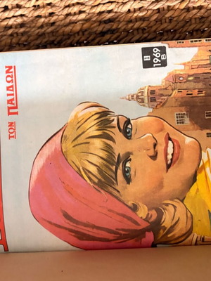 Old comic books and magazines, like new, set of 2
