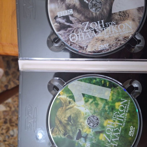 The Life Encyclopedia DVD set like new, 16 discs, dubbed