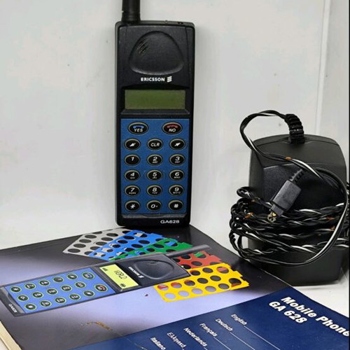 Ericsson GA628 mobile phone 1996, complete with accessories