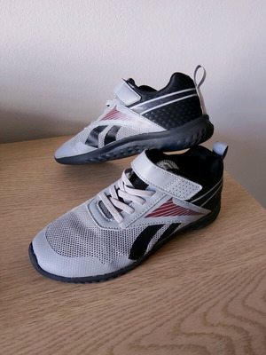Αθλητικά Reebok νούμερο 34 σαν καινούργια, μαύρα και γκρι