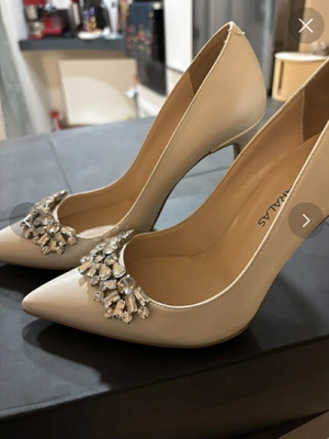 Haralas leather white pearl pumps like new, size 37