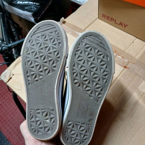 Firefly kids sneakers size 31 like new, black