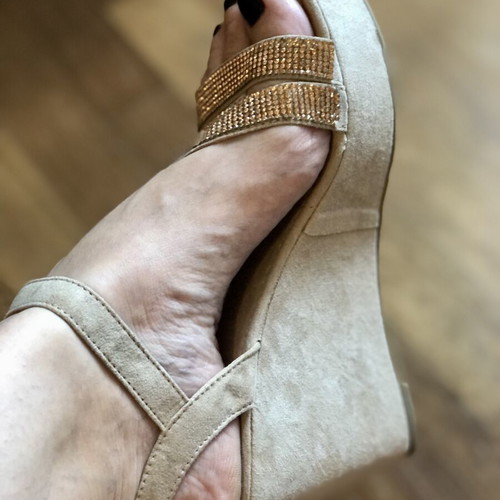 Exe platform sandals nude pink suede with rhinestones size 39 like new