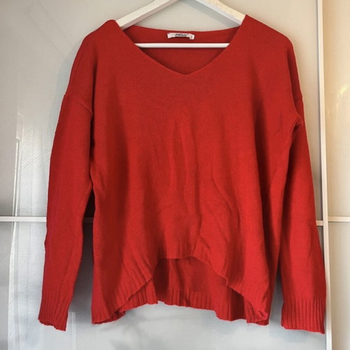 Red wide pullover with V neck like new, size medium