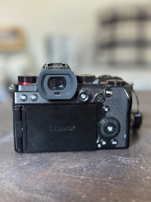 Panasonic Lumix S5 φωτογραφική μηχανή μεταχειρισμένη, περίπου 10.000 κλικ, με το κουτί της
