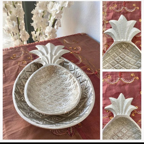 Pineapple-shaped table platters, new, large and small