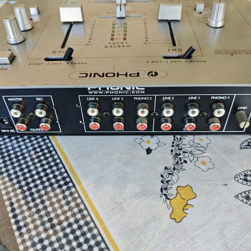 Phonic MX202 DJ mixer like new
