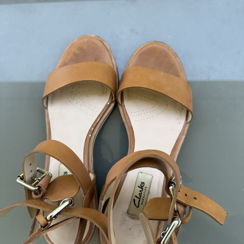 Clarks Narrative leather sandals size 39, tan, like new