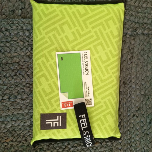 Beach towel with pouch 90x180 cm new