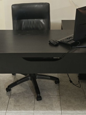 Desk with adjustable corner like new