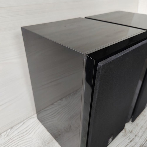 Yamaha NX-E400 PianoCraft Bookshelf Speakers like new, high-gloss piano black