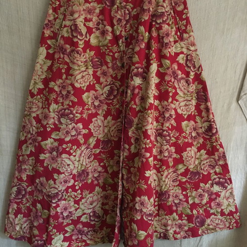 Sporty mid length cotton floral skirt, M petite, like new